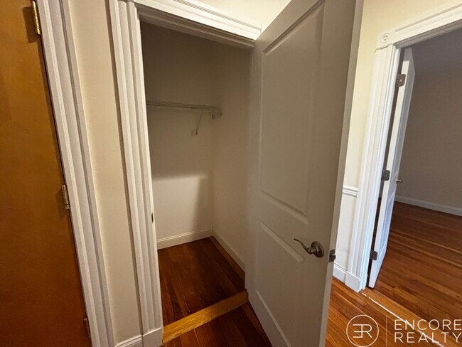 Building Photo - 15 Glenville Ave