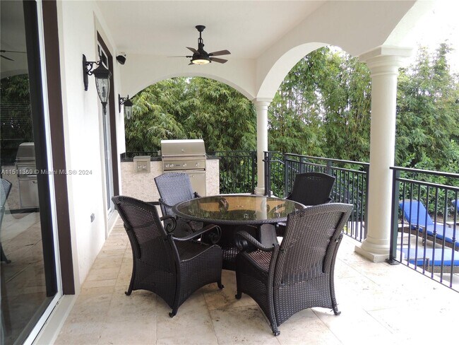 Building Photo - 240 S Hibiscus Dr