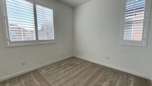 Building Photo - 26149 Park Ave