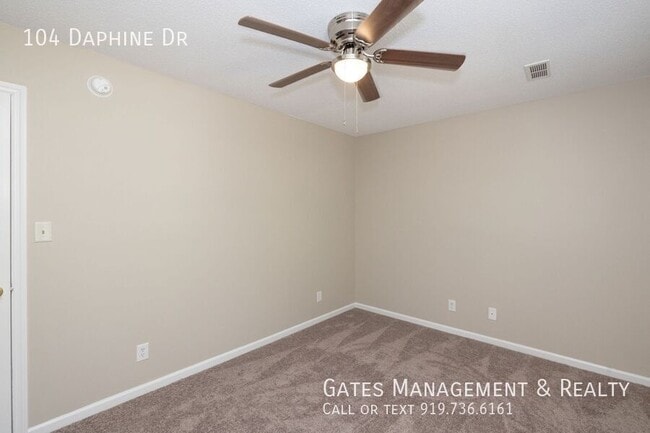 Building Photo - 104 Daphine Dr