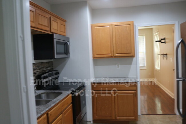 Building Photo - 2728 Kingswood Dr