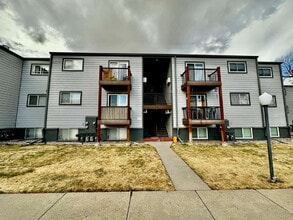 Building Photo - **MOVE IN SPECIAL - FIRST MONTH'S RENT FREE!!**

"Charming 2-Bed Condo in Golden, CO - Cozy Living!"