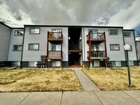 Building Photo - Available Now!

"Charming 2-Bed Condo in Golden, CO - Cozy Living!"