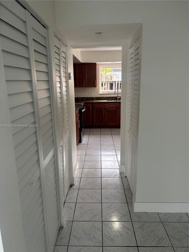 Building Photo - 9435 SW 144th Ct