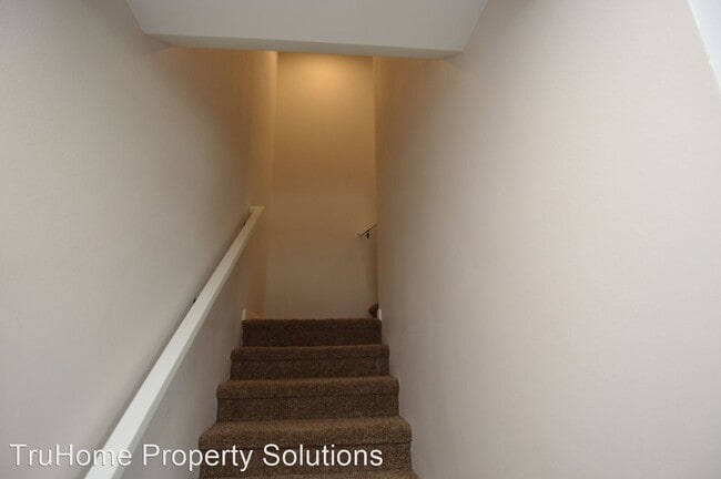 Building Photo - 3 br, 3.5 bath House - 1079 Thames Court