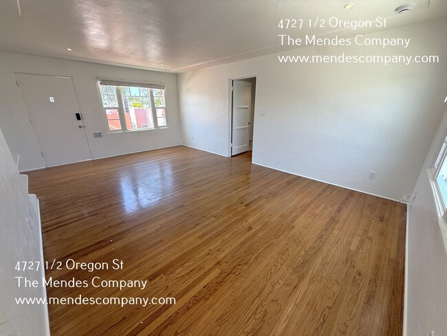 Building Photo - 4727 1/2 Oregon St.-