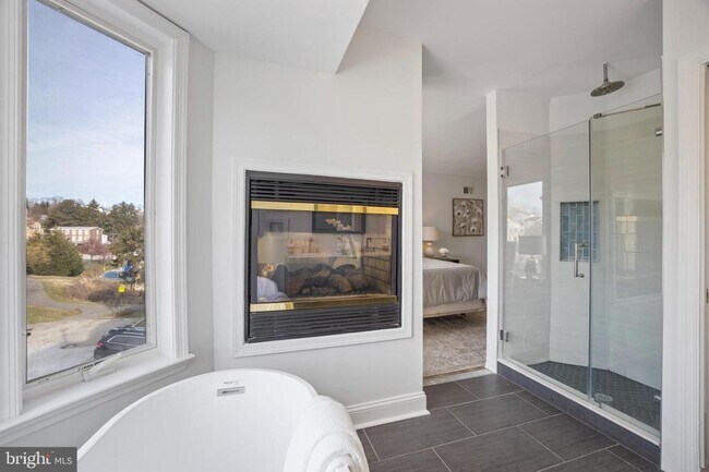 Building Photo - Luxury Townhome Living in West Conshohocken | $3,500/Month