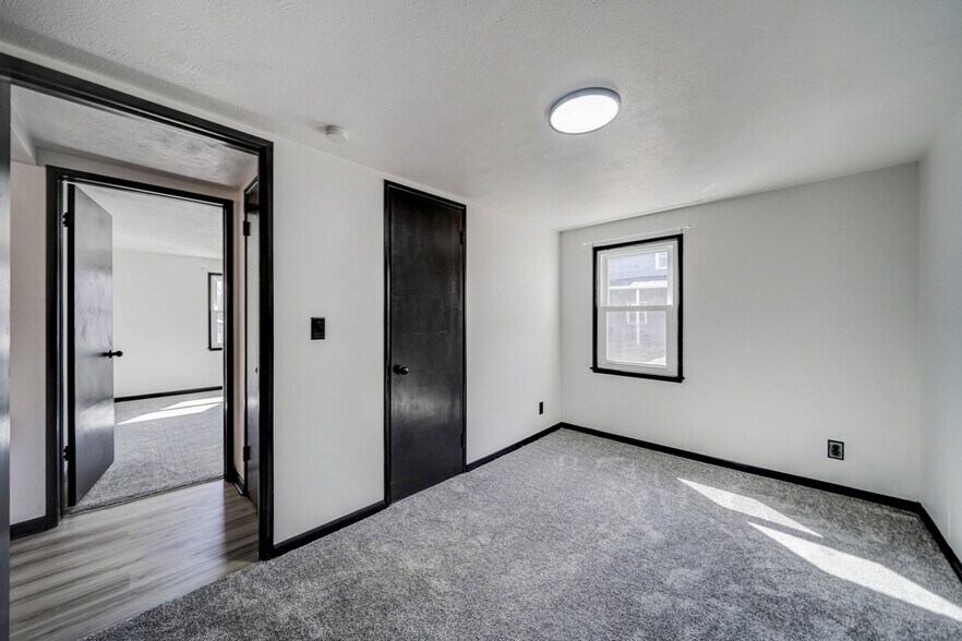 Building Photo - 4808 Hillside St
