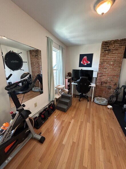 Building Photo - 33 Delle Ave