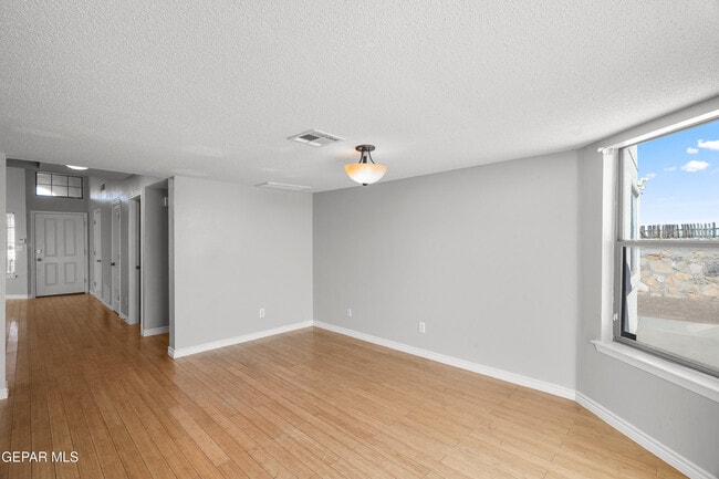 Building Photo - 14141 Tierra Leona Dr