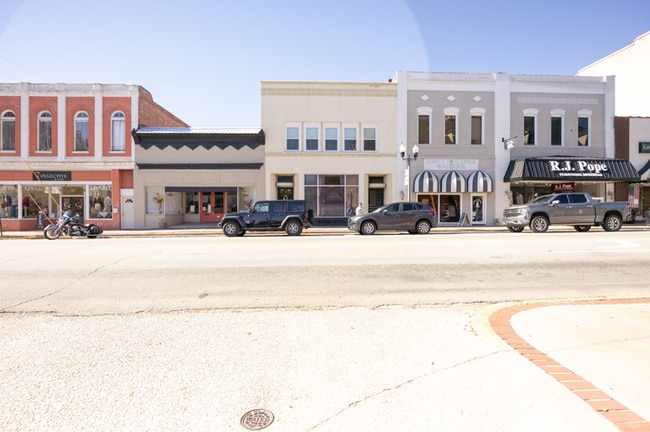 Building Photo - 9 S Main St