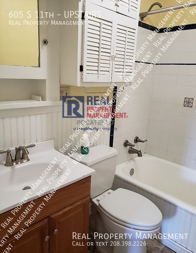 Building Photo - 605 S 11th-UPSTAIRS