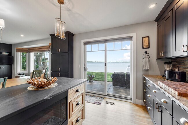 Building Photo - 21253 Lake George Blvd