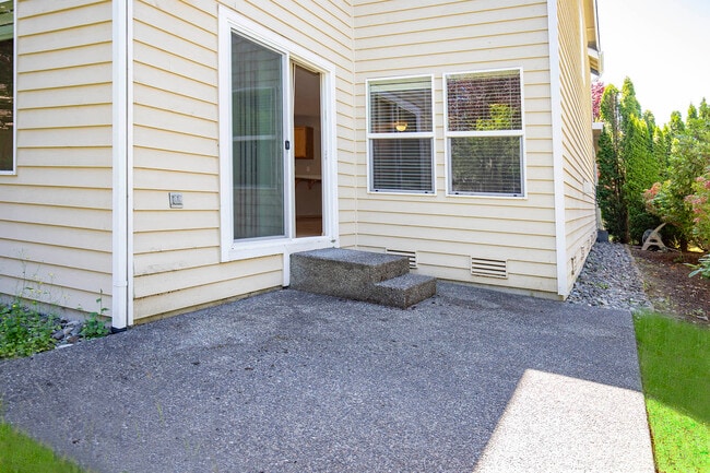 Building Photo - 34604 Cranberry Ct SE