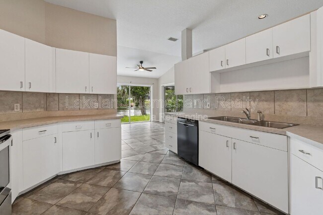 Building Photo - 95 Woodside Dr
