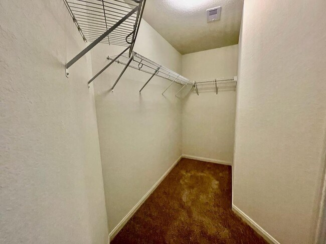 Building Photo - 22610 Cloverland Field Dr