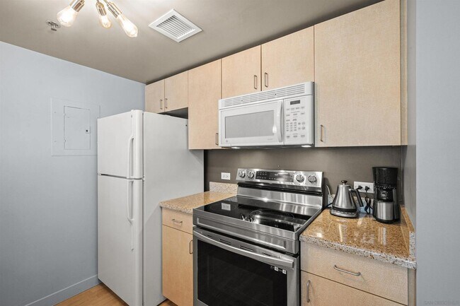 Building Photo - 425 W Beech St