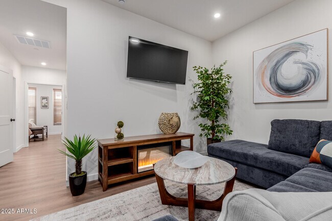 Primary Photo - 12005 N Panorama Dr