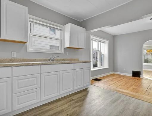 Building Photo - 405 E Hodge Ave