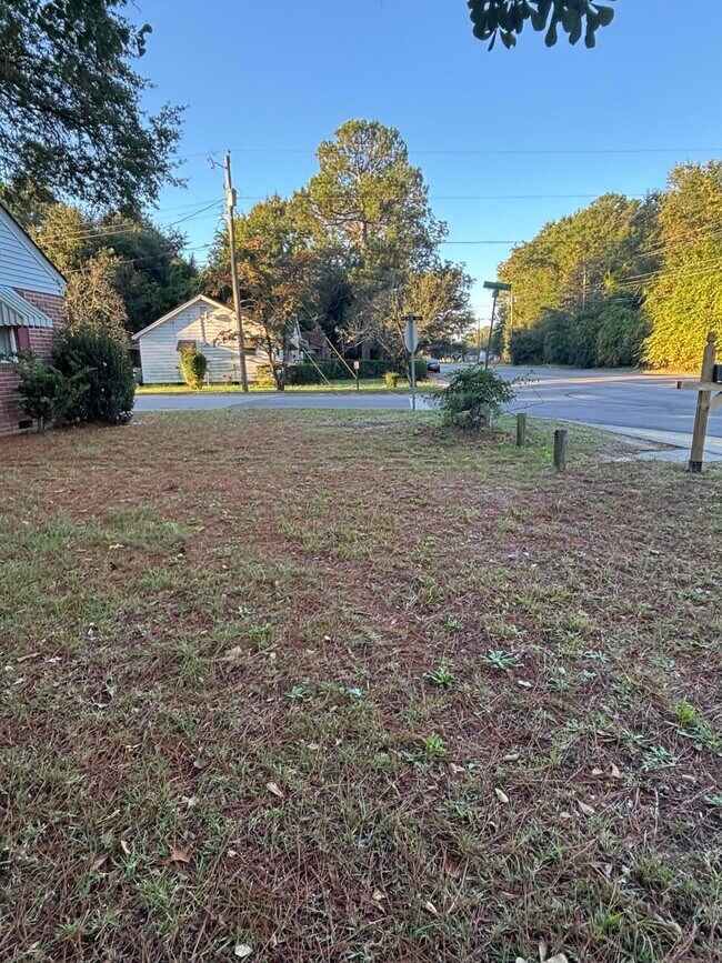 Building Photo - 901 Miller Rd