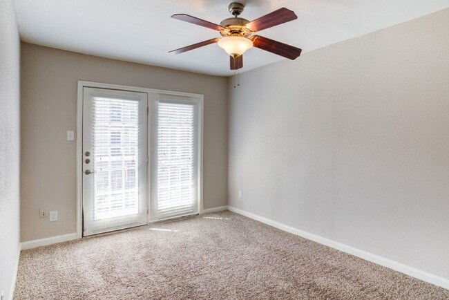 Building Photo - 2825 Bellefontaine