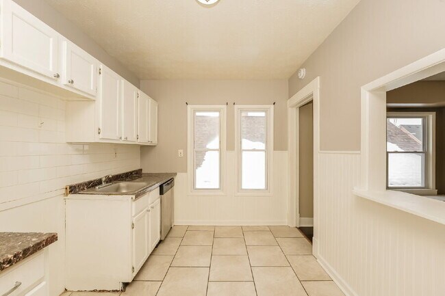 Building Photo - 3870 W 19th St