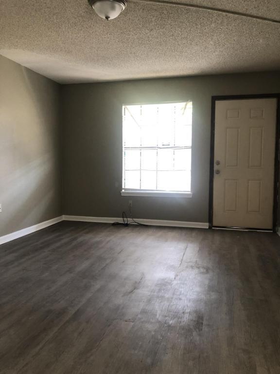 Building Photo - 2025 Sherwood Meadow Dr