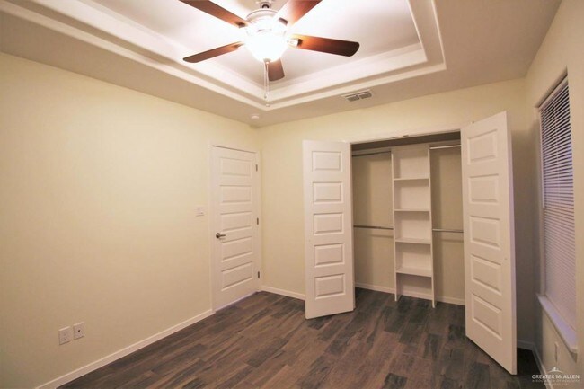 Building Photo - 6 Stardust Ln