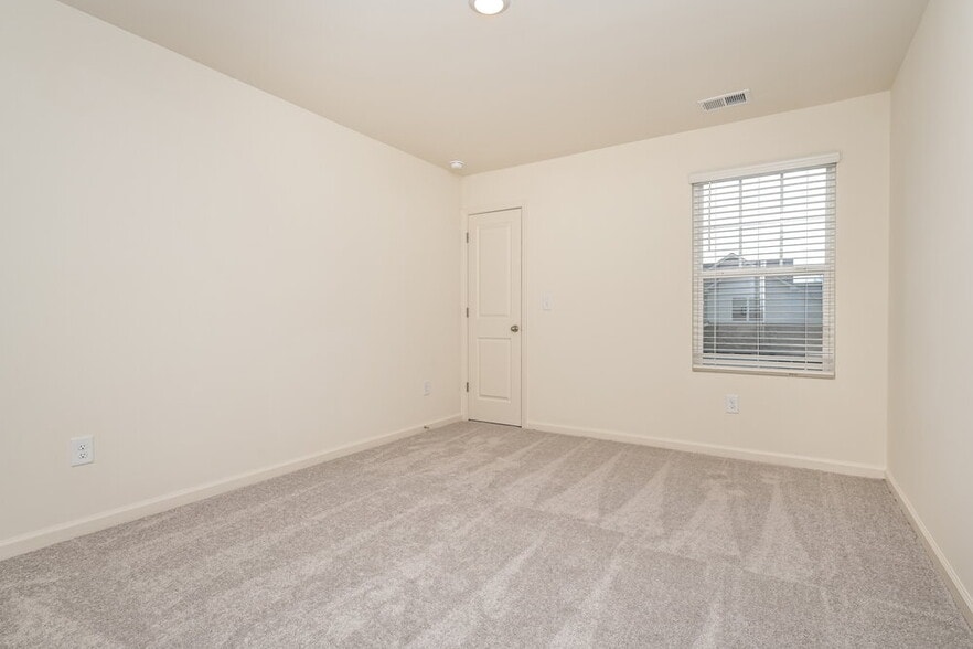 Building Photo - 7620 Saffron Ave