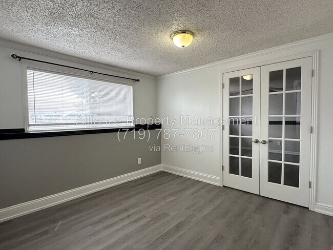 Building Photo - 1250 Chiricahua Dr