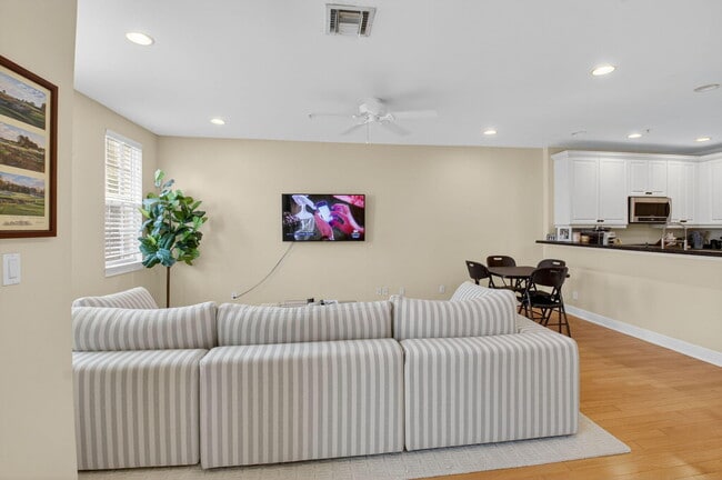 Building Photo - 1054 E Heritage Club Cir