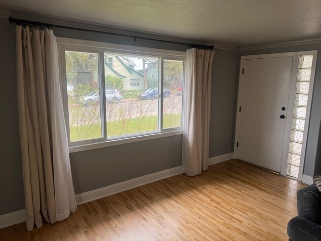 Building Photo - Spacious Home with Great Location
