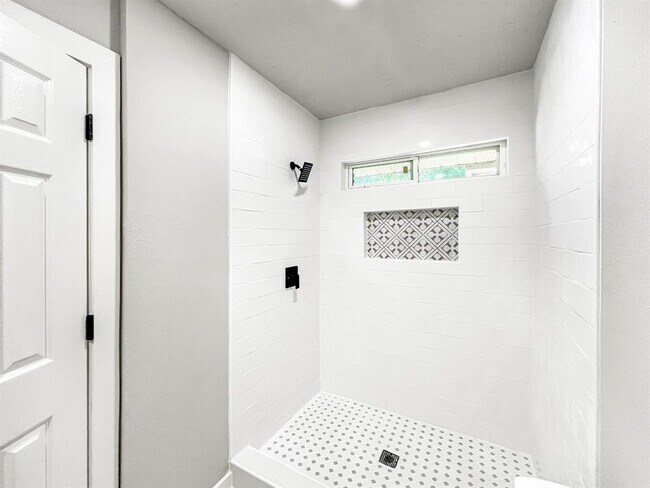 Building Photo - 23207 Naples Dr