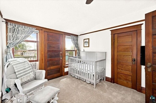 Building Photo - AVAILABLE SEPTEMBER 1st - Beautiful 2 Bed 1 Bath w/ Garage & Fenced Corner Lot