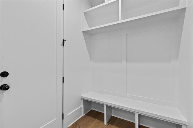 Building Photo - 6120 Hutchins Dr