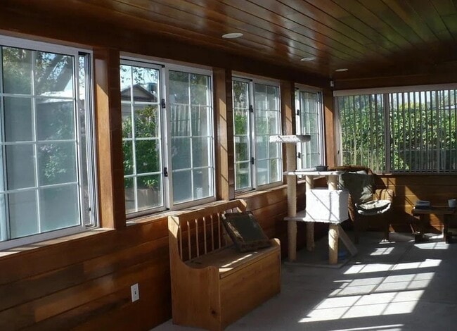 Building Photo - 12708 Tomlinson Dr SE