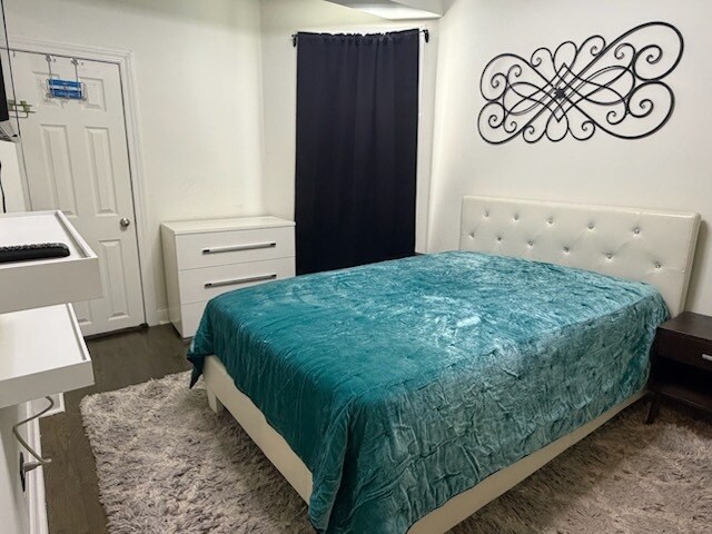 Bedroom + TV - 3310 W Division St