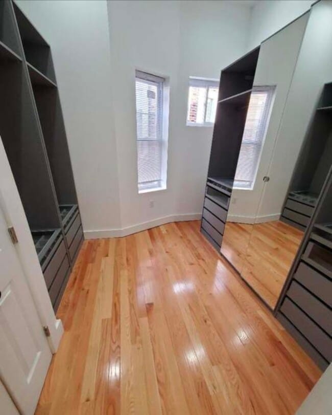 Building Photo - 5425 Catharine St