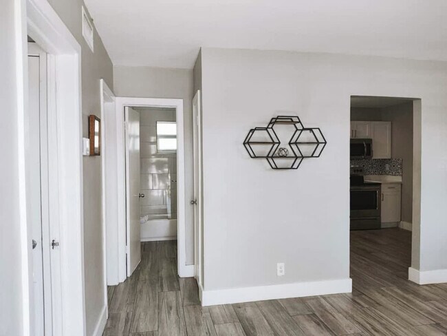 Building Photo - 50 Davie Blvd