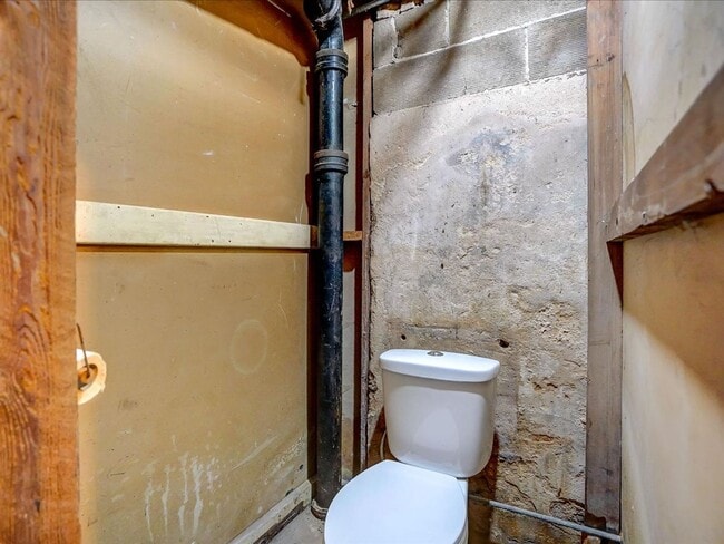 Building Photo - Downtown Verona Home - Completely Remodele...