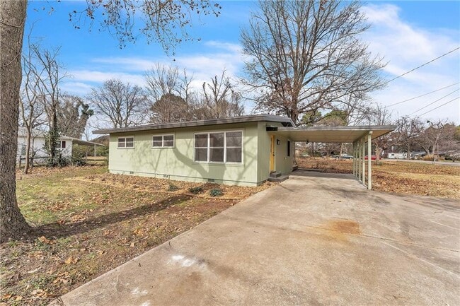 Building Photo - 3070 W Mt Comfort Rd