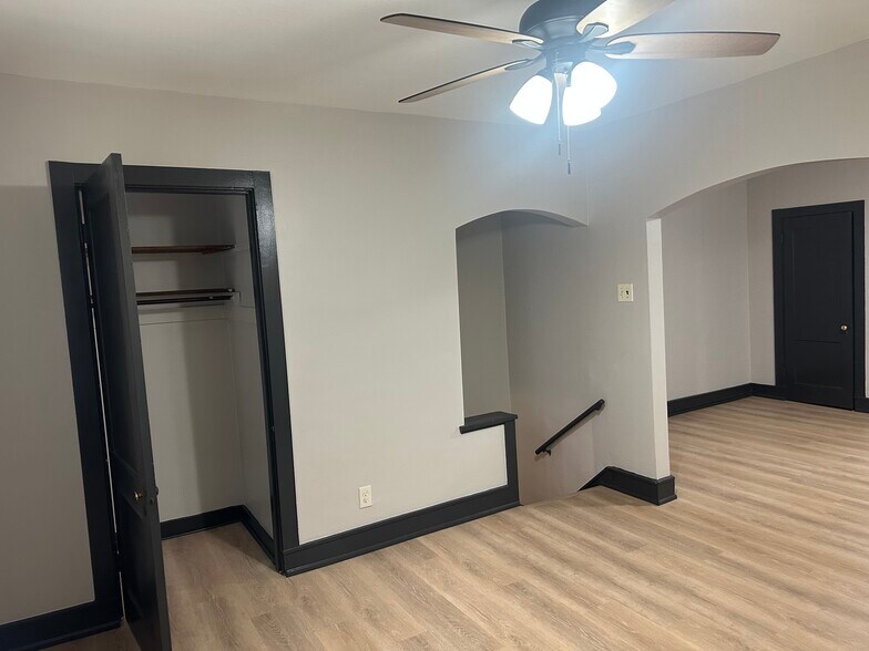 Building Photo - 4916 Winona Ave