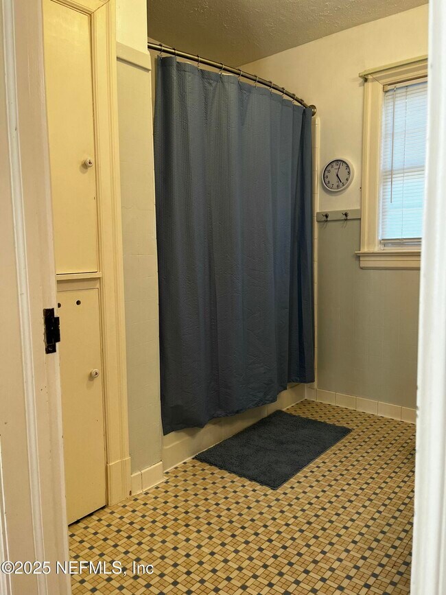 Building Photo - 1924 Arcadia Pl