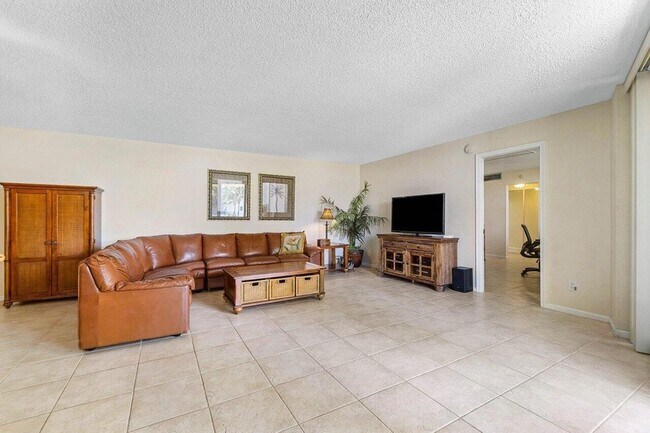 Building Photo - 2800 N Ocean Dr