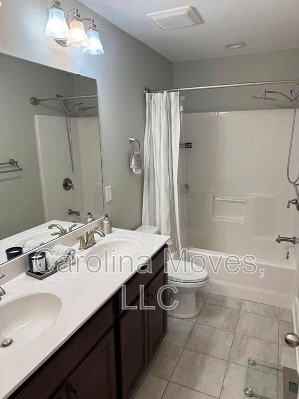 Building Photo - 604 Springbank Aly