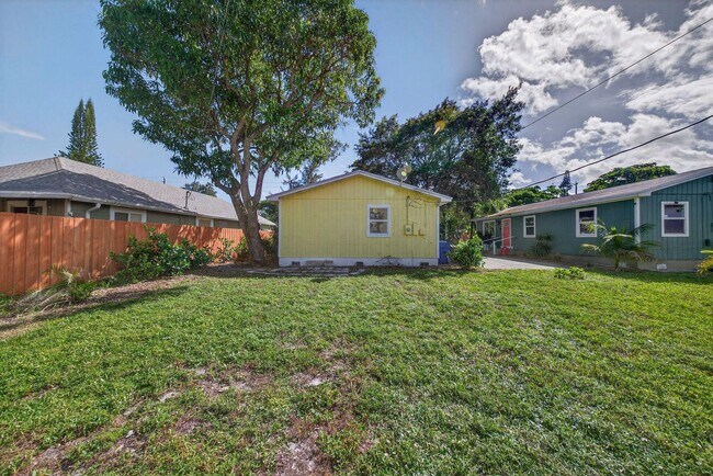 Building Photo - 117 NE 8th St