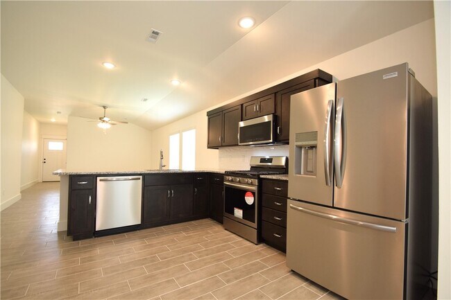 Building Photo - 2071 Bluestem Dr
