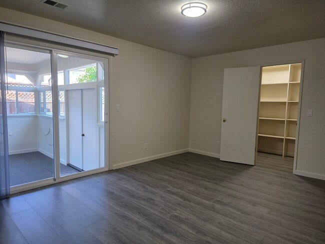 Building Photo - 4611 Harmony Pl