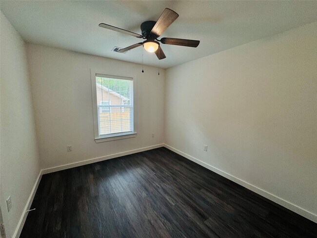 Building Photo - 20 Pine Trail