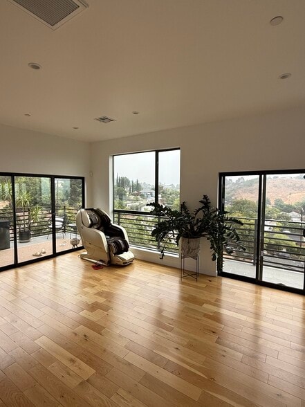 Building Photo - 4054 Jennings Dr
